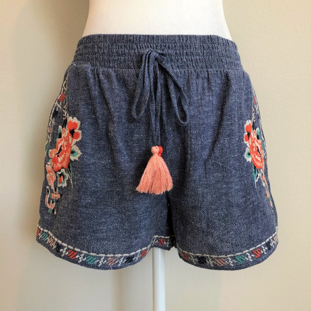 SALE!!!!!!! NWT THML Denim Look Embroidered Shorts